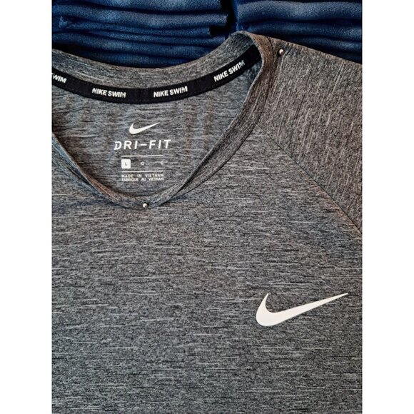 Nike Essential Men's Short-Sleeve Hydroguard Swim Dri-FIT Shirt – Gray Heather, - Picture 4 of 10